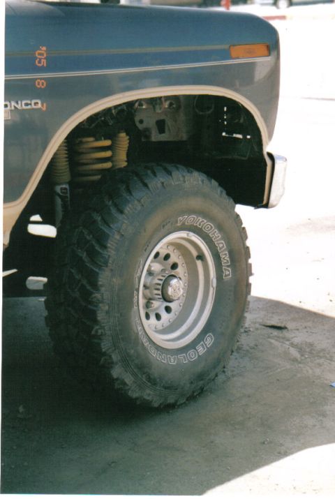 1986 Ford Bronco - The body style of this Ford Bronco suggests it is from the late 1970s, not 1986.