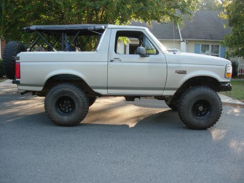 1995 Ford Bronco - After I got the front realigned it settled down a bit.