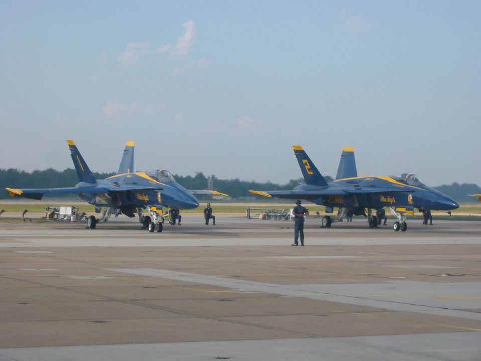 The walkout is the coolest thing ever. My jaw was on the ground watching the precision and perfect timing and harmony of not only the pilots but the ground crew too. BADASS is an understatement.