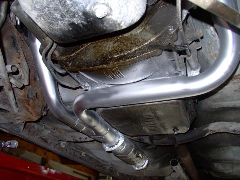 1990 Lincoln Town Car - Halfway down, with the cat on, but frankly this is stellar pipe bending on my buddy's part. It's tight to the body, clears everything and w…