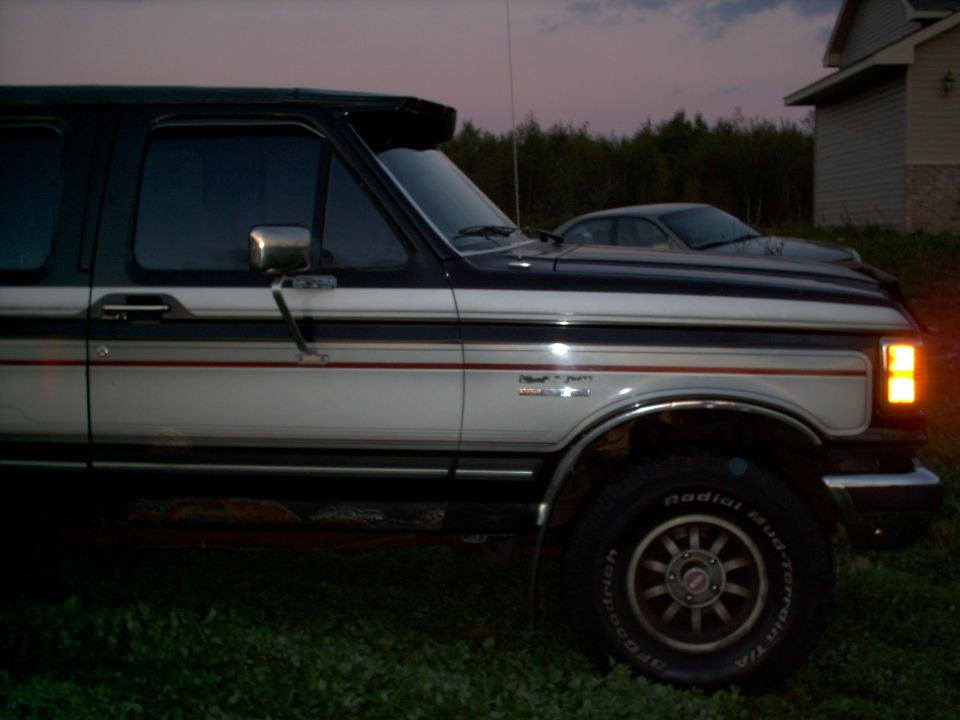 1988 Ford Bronco side view, another car behind it
