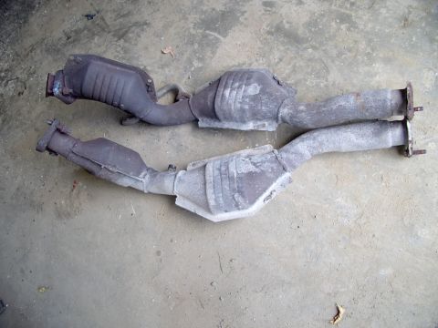 1990 Lincoln Town Car - We saved the two headpipes, with pre-cats and cats, intact. Didn't even break the air pipe nipples. These headpipes are seriously expensive…