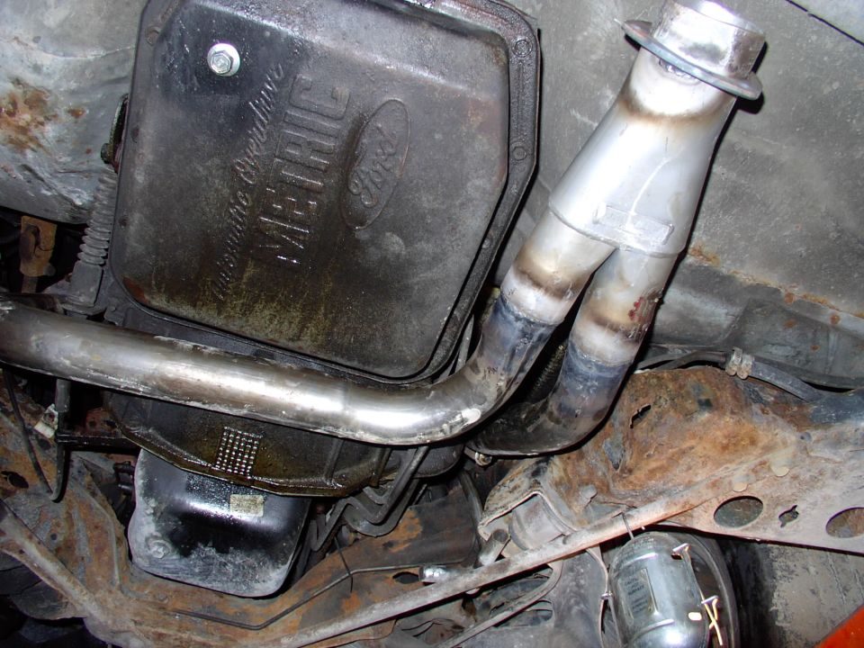 The driver's side headpipe makes another 90 degree towards the rear, completely clearing the transmission pan. The passenger's headpipe run was even more direct into the Flowmaster Y collector.