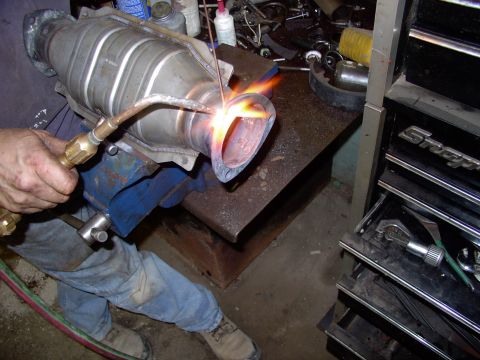 1990 Lincoln Town Car - Now that we've clocked the header flange on the Y collector to the best setting for the Lincoln's chasis, my pipe bending buddy welds the h…