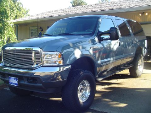 2000 Ford Excursion photo