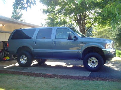 2000 Ford Excursion photo