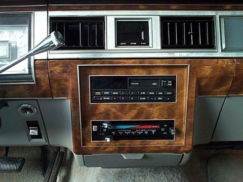 1900 Ford Wagon - '93 Ranger radio in the '85 Grand Marquis