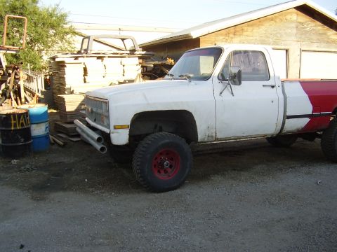1981 Chevrolet C/K Pickup - This 1981 Chevrolet C/K Pickup has a custom front bumper and a two-tone paint job on the bed.