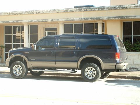 2005 Ford Excursion - This 2005 Ford Excursion is seen from the side, a two-tone paint scheme and chrome wheels.