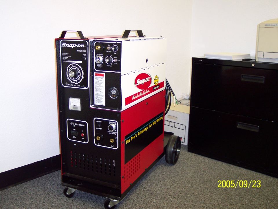 Snap-on MM250SL MIG welder with controls and wiring visible