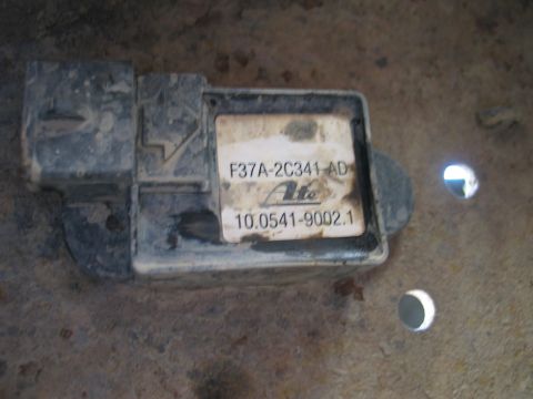 1995 Ford Bronco - This electronic control unit does not provide visual evidence of a 1995 Ford Bronco.