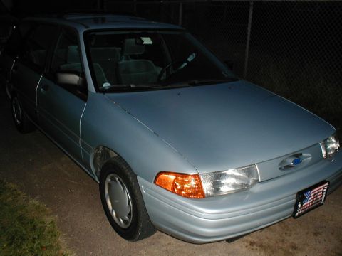 1995 Ford Escort photo