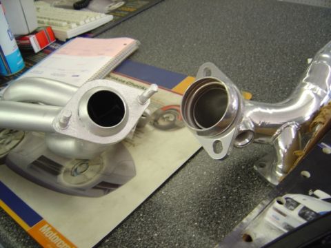 1986 Ford Bronco - Exhaust headers are shown on a table, with a Supermotors logo visible in the lower right corner.