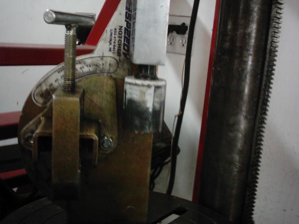 Alignment machine part with degree markings and a threaded rod