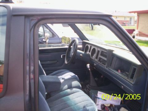 1988 Ford Bronco II - interior is nice though sittin inside you'ld never know