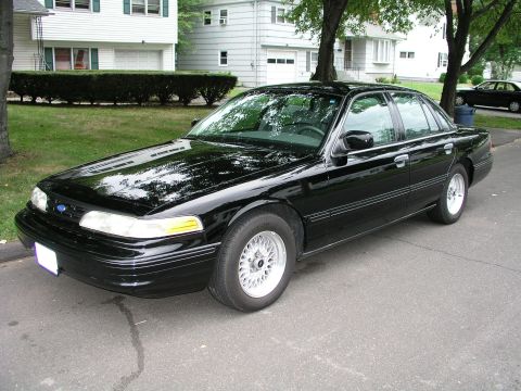 1997 Ford Crown Victoria photo