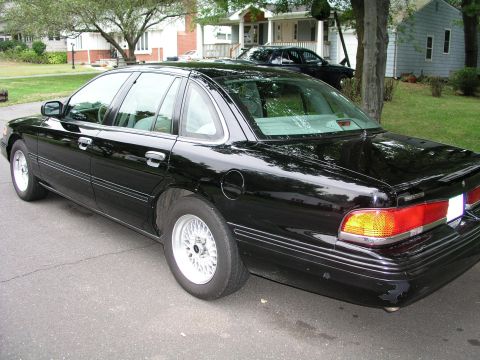 1997 Ford Crown Victoria photo