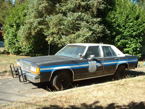 1999 Ford Crown Victoria - This police car appears to be from the 1980s, not the 1990s as claimed.
