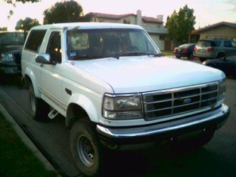 1993 Ford Bronco - Pucker bush carnage...