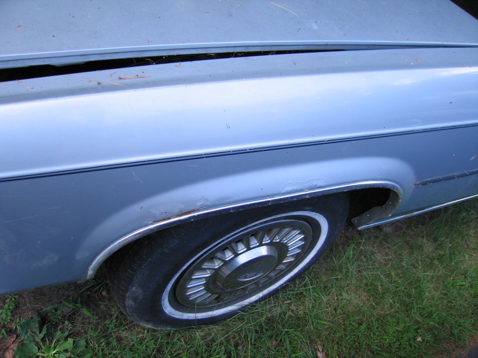 1991 Ford Crown Victoria LTD side view showing fender, wheel, and trim