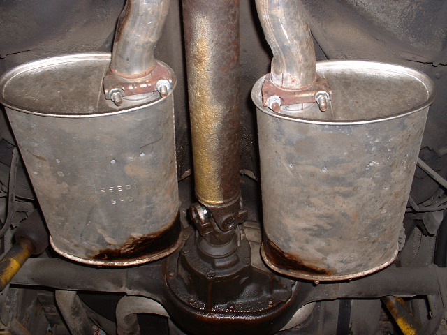 Dual exhaust mufflers and driveshaft