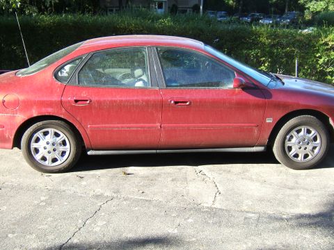 1998 Ford Taurus - This 1998 Ford Taurus sedan is shown from the side, parked outdoors.