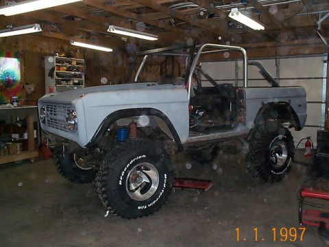 1974 Ford Bronco - new flares, rockers cut