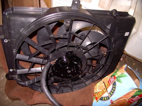 1990 Lincoln Town Car - Nabbed a Taurus fan off a 3.8 litre Taurus because they flow more than enough air to cool a 5.8, let alone a stock 5.0 litre, like mine. Ch…