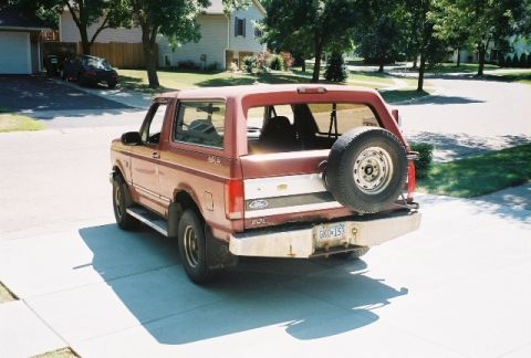 1993 Ford Bronco - came with 5" drop bumper & BALD spare tire!!