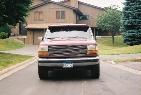 1993 Ford Bronco - at a budies house, chillin.