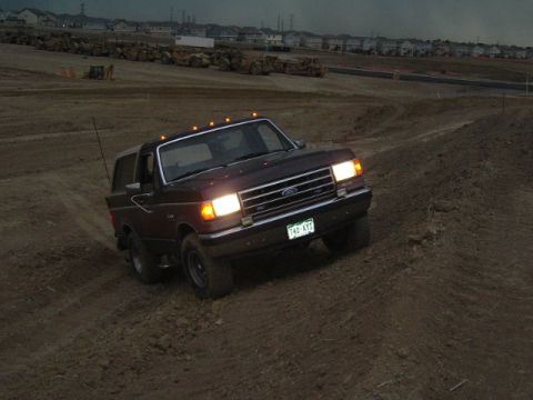 1989 Ford Bronco - Climbin a hill
