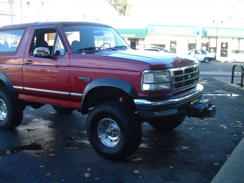 1994 Ford Bronco - This lifted Ford Bronco is equipped with a winch for off-road adventures.
