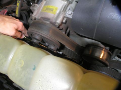 2000 Ford Excursion - It's a snug fit getting to the tensioner. Watch the knuckles!