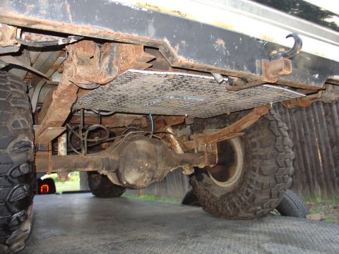 1995 Ford Bronco - The rear suspension and differential of a 1995 Ford Bronco are visible in this undercarriage shot.
