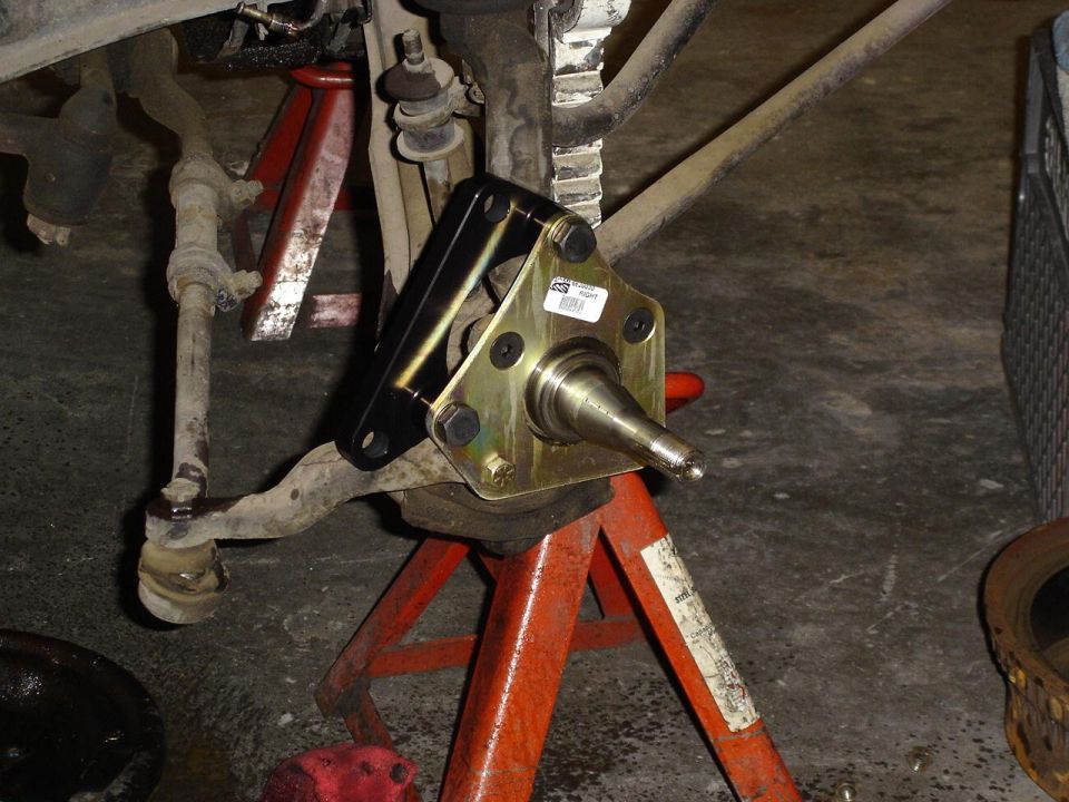 Baer caliper bracket is installed on the front spindle.