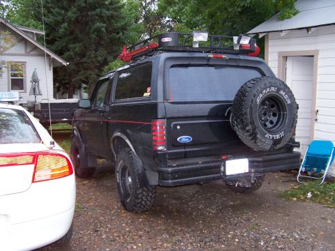 1996 Ford Bronco - This 1996 Ford Bronco is equipped with a roof rack and a spare tire mounted on the rear.