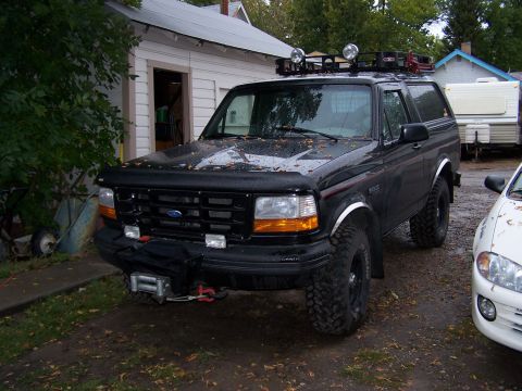 1996 Ford Bronco - This 1996 Ford Bronco features off-road modifications including a winch and roof rack.