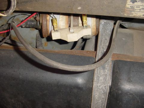1995 Ford Mustang - The electrical connector for the fuel pump shows signs of wear and tear.