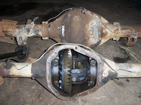 1983 Ford Bronco - D70 Compaired to a D60 ( no cover)