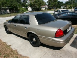 2000 Ford Crown Victoria photo