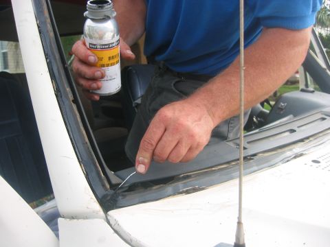 1989 Ford Bronco - cleaning the track with solvent
