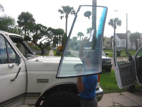 1989 Ford Bronco - he said hes dropped 1 or 2...