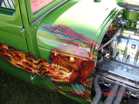 1993 Ford Bronco - This custom hot rod features a detailed airbrushed skull with flames on its fender.
