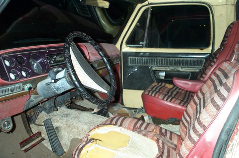 1978 Dodge Power Ram - The interior of this 1978 Dodge Power Ram shows significant wear on the seats and dashboard.