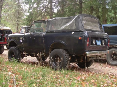 1982 Ford Bronco - My brothers, 1977 Scout