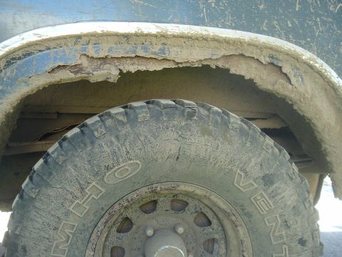 1982 Ford Bronco - Tires rubbed BAD and ate away the rust at least hehe