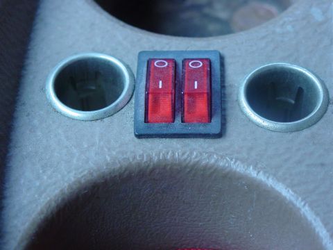 1989 Ford Bronco - Problem solved, switched 12vt outlets between the cup holders.