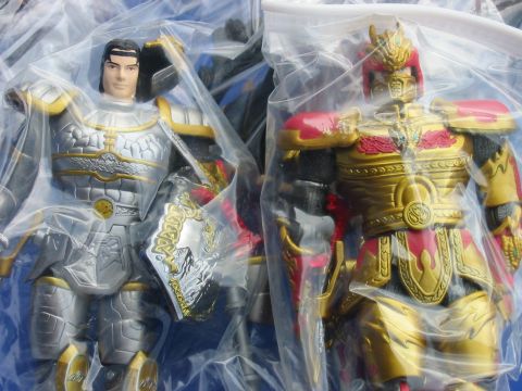 1991 Ford Bronco - Two action figures, one silver and one gold, are packaged together in plastic.