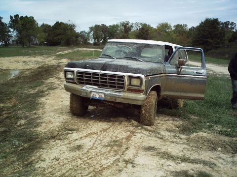 1986 Ford Bronco - This Ford Bronco appears to be from the late 1970s, not 1986 as suggested by the registry.