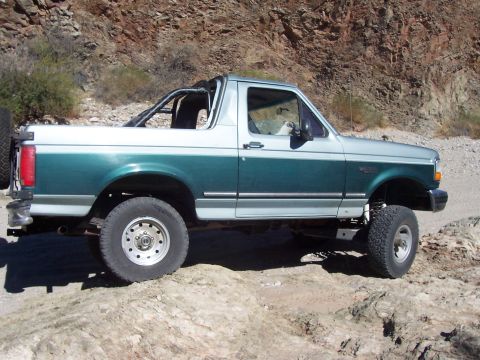 1996 Ford Bronco - This lifted 1996 Ford Bronco is equipped for off-road adventures on rocky trails.